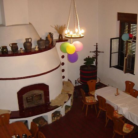 Nitt Pince Es Panzio Bed & Breakfast Kisharsány Eksteriør bilde
