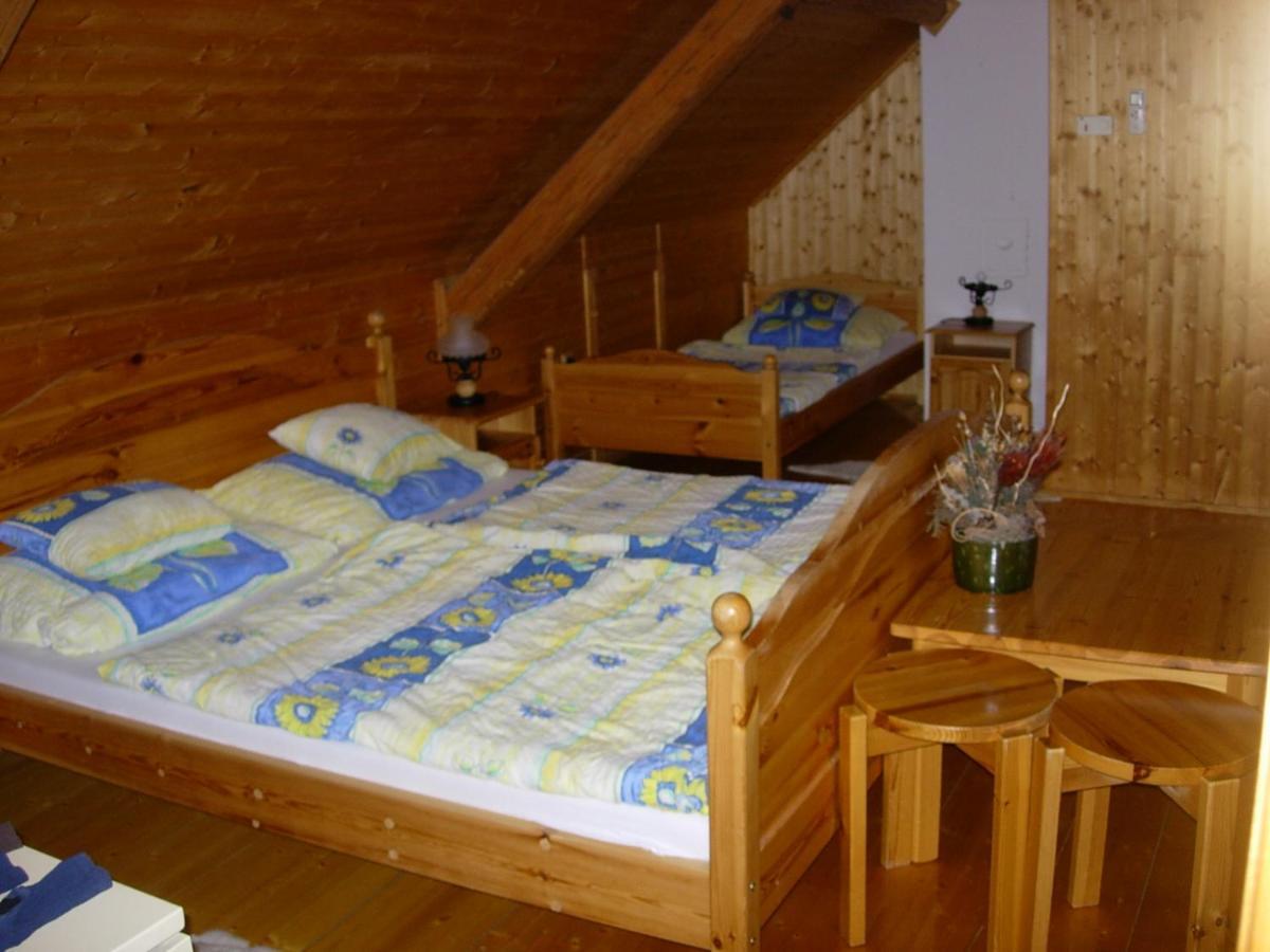 Nitt Pince Es Panzio Bed & Breakfast Kisharsány Eksteriør bilde