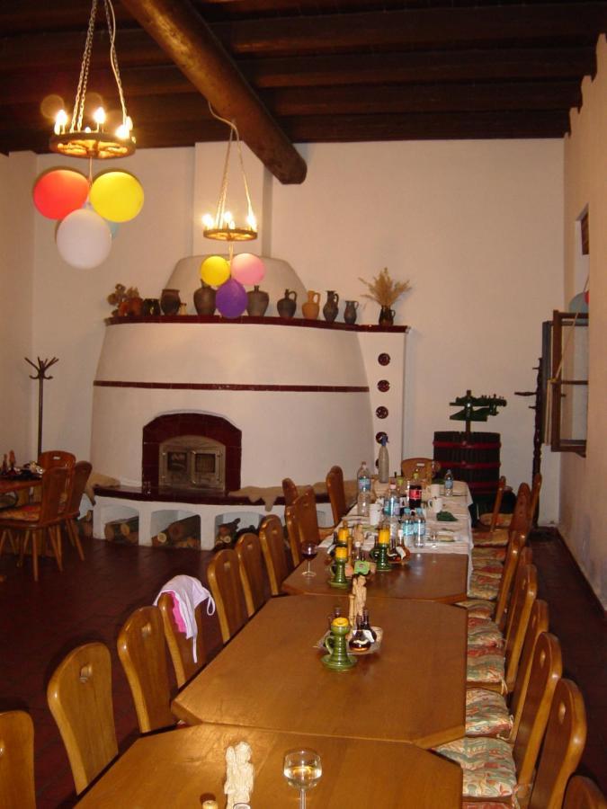 Nitt Pince Es Panzio Bed & Breakfast Kisharsány Eksteriør bilde