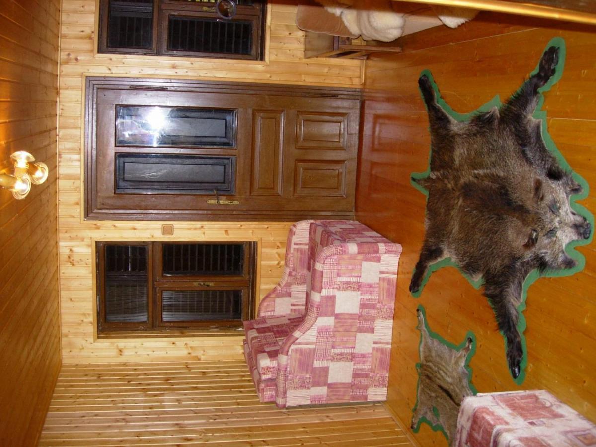 Nitt Pince Es Panzio Bed & Breakfast Kisharsány Eksteriør bilde