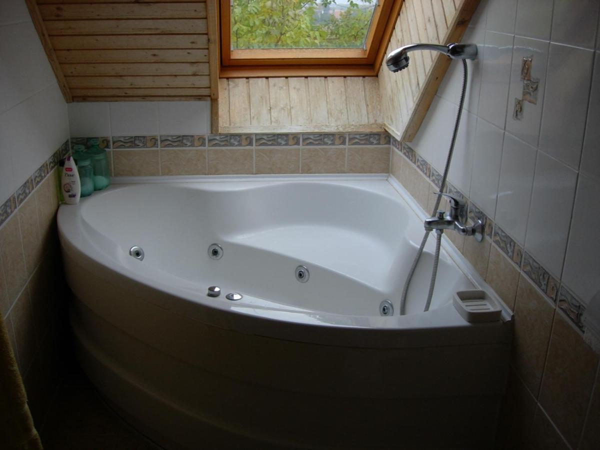 Nitt Pince Es Panzio Bed & Breakfast Kisharsány Eksteriør bilde